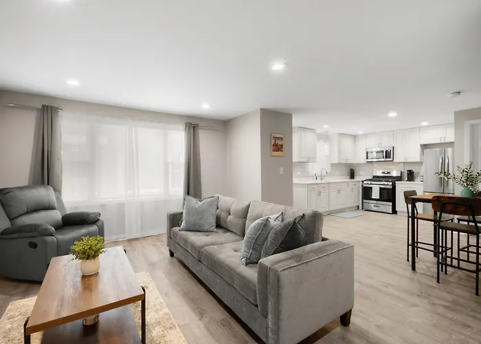 Apartment 3 Level 10 Min To The Beach, Near Downtown *