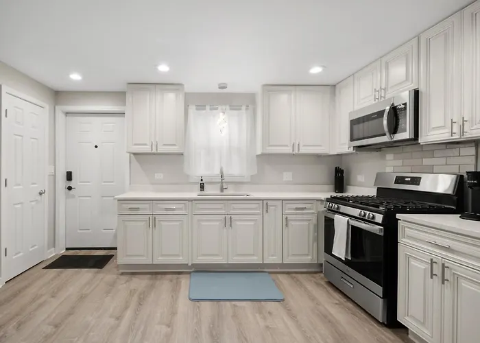 Apartment 3 Level 10 Min To The Beach, Near Downtown