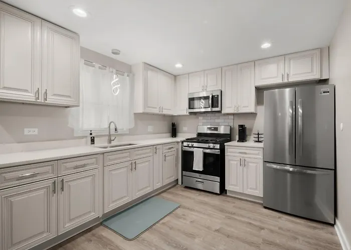 3 Level 10 Min To The Beach, Near Downtown Apartment Chicago
