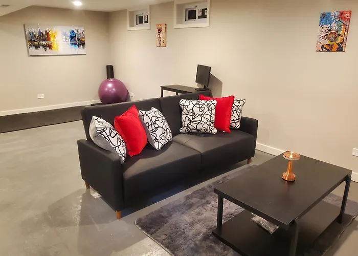 3 Level 10 Min To The Beach, Near Downtown